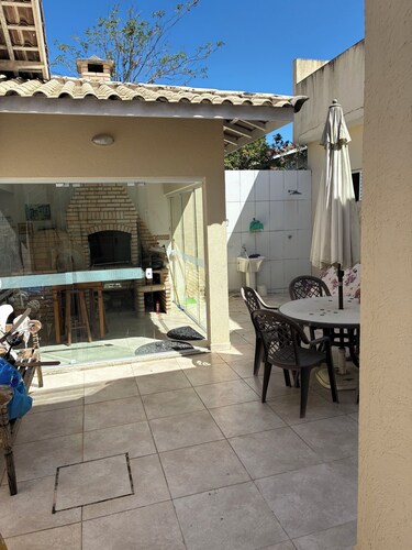 House in Peruibe, close to the beach, sleeps up to 10 people, pets allowed.