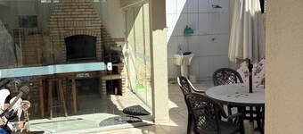 House in Peruibe, close to the beach, sleeps up to 10 people, pets allowed.