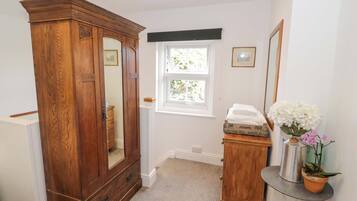 1 bedroom, individually decorated, individually furnished, free WiFi