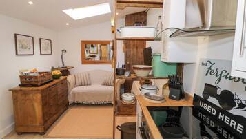 Cookware/dishes/utensils