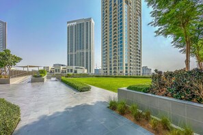 Property grounds - Cozy 1 BR in Dubai Creek Harbour (Dubai)