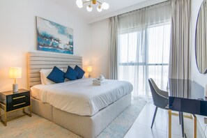 In-room safe, iron/ironing board, free WiFi, bed sheets - Cozy 1 BR in Dubai Creek Harbour (Dubai)