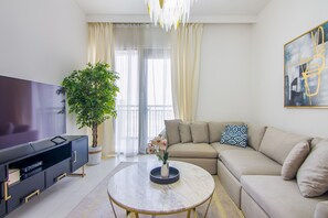 TV - Cozy 1 BR in Dubai Creek Harbour (Dubai)