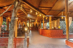 Outdoor dining - Nature Trails Rock Valley Goa (Ponda)