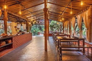 Outdoor dining - Nature Trails Rock Valley Goa (Ponda)