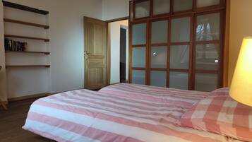 Traditional Apartment, Multiple Beds, Park View, Annex Building | Iron/ironing board, free WiFi