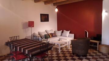 Traditional Apartment, Multiple Beds, Park View, Annex Building | Living area