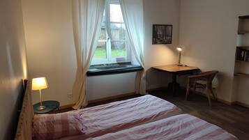 Traditional Apartment, Multiple Beds, Park View, Annex Building | Iron/ironing board, free WiFi