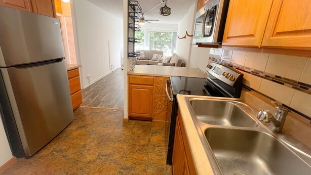 Coffee/tea maker, fridge, microwave, oven - Waikiki 2-Bedroom Kaiulani Retreat | By The Ocean (Honolulu)