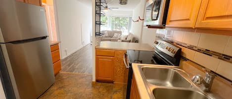 Refrigerador, microondas, horno, placa de cocina