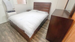 2 bedrooms, iron/ironing board, free WiFi, bed sheets - Waikiki 2-Bedroom Kaiulani Retreat | By The Ocean (Honolulu)