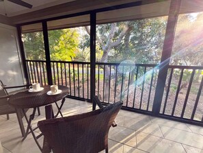 Outdoor dining - CQS 8 Navarra Ct - 2/2 Remodeled Condo with Heated Pool (St. Augustine)