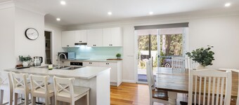 Valley View Retreat: 4  BR, 2.5  BA House in Sawmill Settlement, Sleeps 10