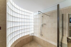 Douche, serviettes fournies
