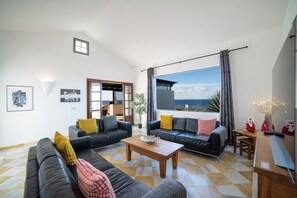 Living area - Puesta Del Sol (Montaña Roja)