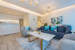 TV - Spacious 1 BR in Business Bay (Dubai)