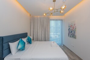 In-room safe, iron/ironing board, free WiFi, bed sheets - Spacious 1 BR in Business Bay (Dubai)