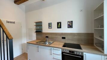 KĂŒhlschrank, Mikrowelle, Ofen, Herdplatte