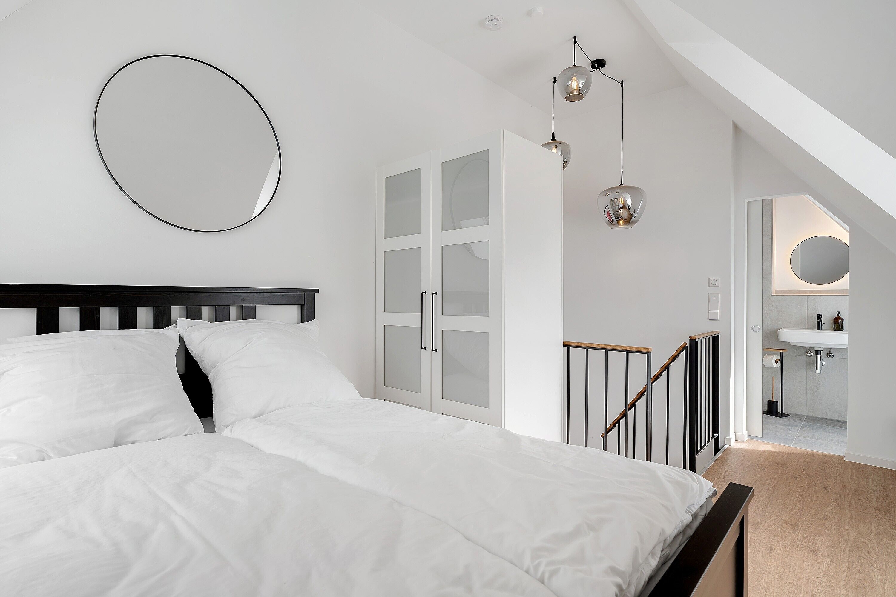 1 slaapkamer, een bureau, een strijkplank/strijkijzer, wifi