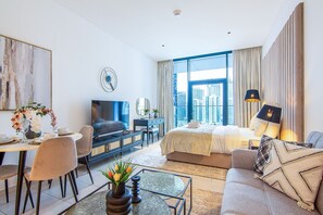 Tabla de planchar con plancha, wifi gratis y ropa de cama 