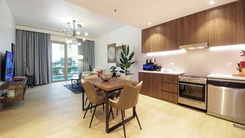 Apartment, City View | Private kitchen