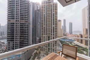 Property grounds - Free housekeeping visits during your stay - StayShort - Refined 1 Bedroom Retreat Sleeps 4 in Dubai Marina (Dubai Marina)
