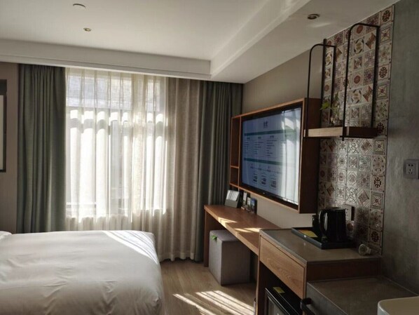 Luxury Double Room, City View | Desk, laptop workspace, iron/ironing board, free WiFi - Qiuguo Hotel-Beijing Sanlitun Branch (Beijing)