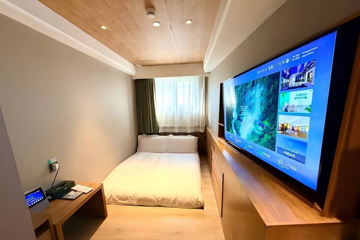 Habitación estándar doble, vistas a la ciudad | Escritorio y espacio para trabajar con un portátil