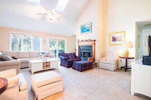Smart TV, fireplace, DVD player, books - CUTE AND COZY IN OCEAN PINES (Ocean Pines)