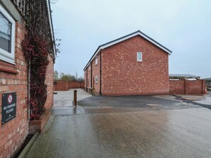 Property grounds - Willow Barn (Chester)