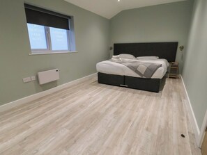 2 bedrooms, individually decorated, individually furnished, free WiFi - Willow Barn (Chester)