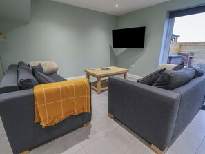 Living area - Oak Barn (Chester)