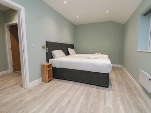 2 bedrooms, individually decorated, individually furnished, free WiFi - Oak Barn (Chester)