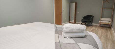 2 bedrooms, individually decorated, individually furnished, free WiFi