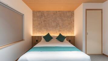 3 bedrooms, desk, iron/ironing board, travel crib