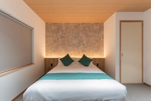 3 chambres, bureau, fer et planche à repasser, lit parapluie