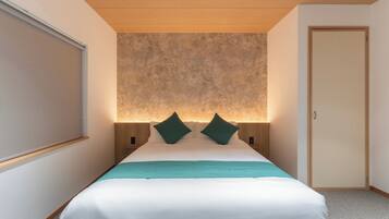 3 bedrooms, desk, iron/ironing board, travel crib