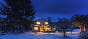 北海道美瑛の雄大な自然の中に佇む一棟貸し宿「Ubaku Villa」