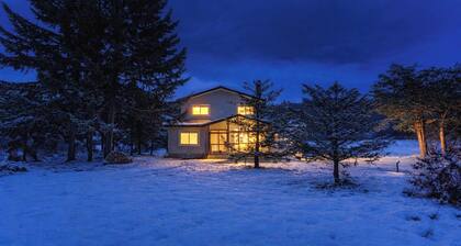 A one-group-per-day private villa in the nature of Biei.