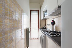 Fridge, microwave - GuestHost - M1 Gambara Balcony Studio (Milano)