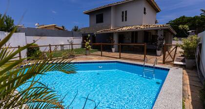 Casa com Wi-fi Piscina e Garagem a 550m da Praia