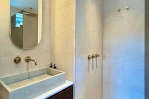 Bathroom - Rembrandt & Vermeer | Luxury rooms near Museumplein (Amsterdam)