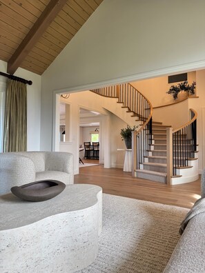 Interior - Scenic vineyard in Glen Ellen (Glen Ellen)