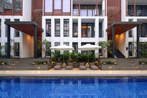 Room - Modern 2bhk Suite w Pool Gym Access Candolim (Candolim)
