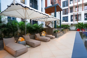 Room - Modern 2bhk Suite w Pool Gym Access Candolim (Candolim)