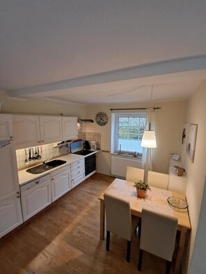 Kühlschrank, Ofen, Herdplatte, Geschirrspüler