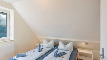2 bedrooms, WiFi, bed sheets