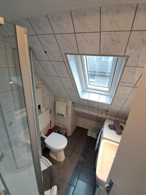 Ducha, secador de pelo, toallas