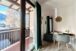 Interior - <p><strong>Near the lake and the center (FLORIDA ASCONA Room 10)</strong></p><p>Just a few steps from the center and the charming lakeside promenade of Ascona, FLORIDA ASCONA Room 10 welcomes guests into a refined and comfortable setting, ideal for disco (Ascona)