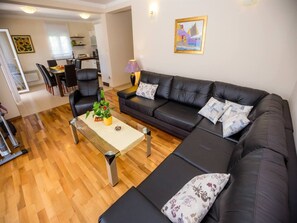 Apartment | Living room - Luxury Stay, Private Pool & Garden (Zadar)